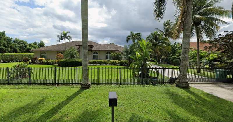 5 bedroom SingleFamilyResidence at 15720 SW 252nd St, Silver Palm City, Homestead — photo 1