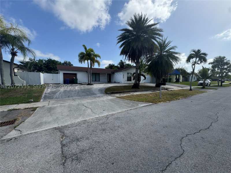 4 bedroom SingleFamilyResidence at 13101 SW 259th St, Meadow Wood Manor #4, Homestead — photo 1
