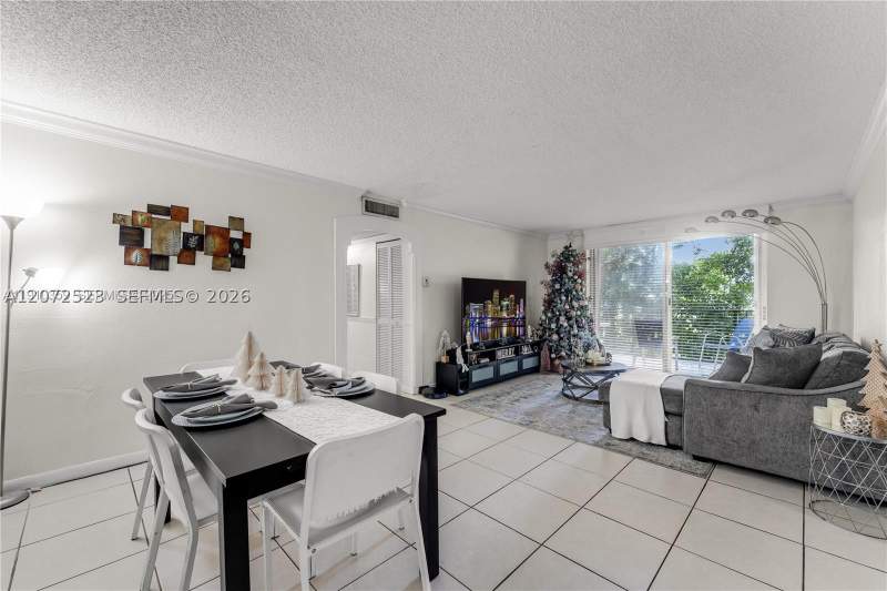 2 bedroom Condominium at 9320 Fontainebleau Blvd 215, The Fountains At Fontaine, Miami — photo 4