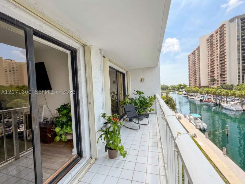 1 bedroom Condominium at 1650 NE 115th St 403, Cricket Clubhouse Condo, Miami — photo 4