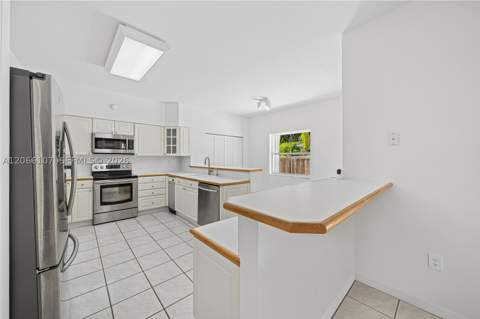 7605 SW 147th St, Palmetto Bay FL - photo 15 of 57