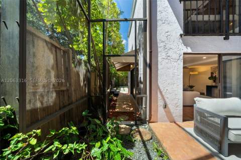 3145 Jackson Ave, Miami FL - photo 10 of 51