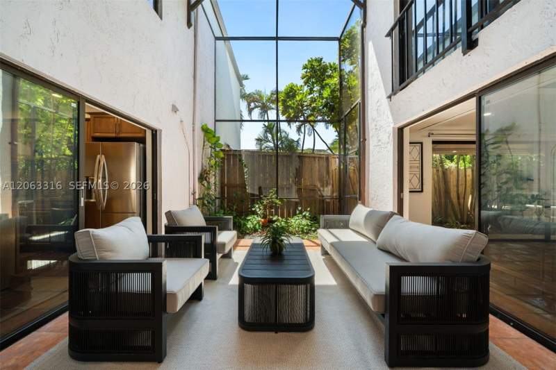 2 bedroom Townhouse at 3145 Jackson Ave, Jackson Peacocks Sub, Miami — photo 3