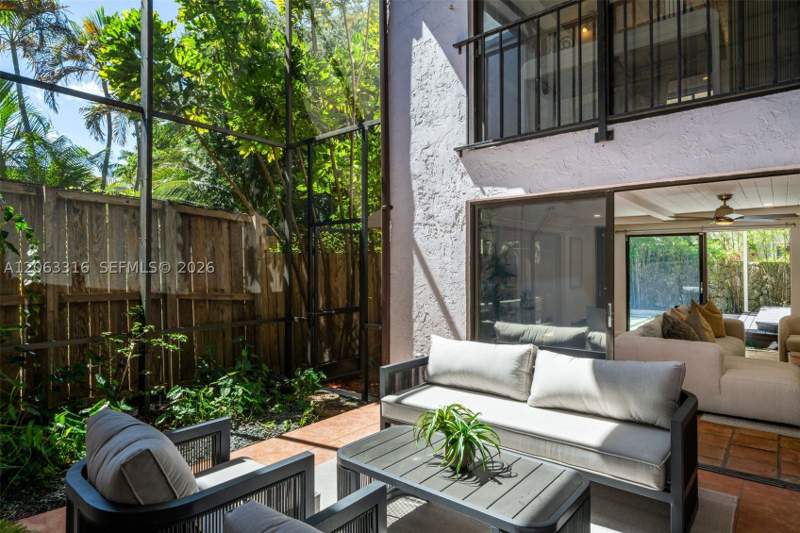 2 bedroom Townhouse at 3145 Jackson Ave, Jackson Peacocks Sub, Miami — photo 4