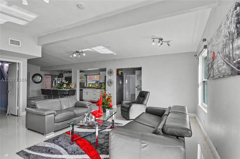 5 bedroom SingleFamilyResidence at 3538 SW 87th Ct, Bird Rd Highlands, Miami — photo 4