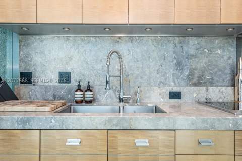 50 S Pointe Dr 905, Miami Beach FL - photo 13 of 38