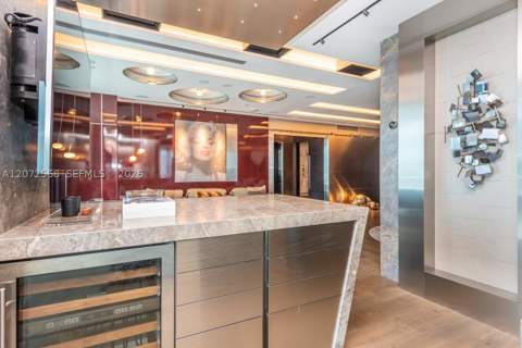 50 S Pointe Dr 905, Miami Beach FL - photo 8 of 38