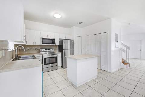 1700 SE 31st Ct, Homestead FL - photo 10 of 31