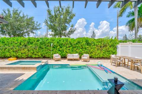 9400 W 35th Ln, Hialeah FL - photo 17 of 57