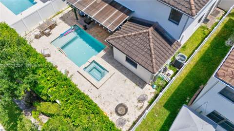 9400 W 35th Ln, Hialeah FL - photo 22 of 57
