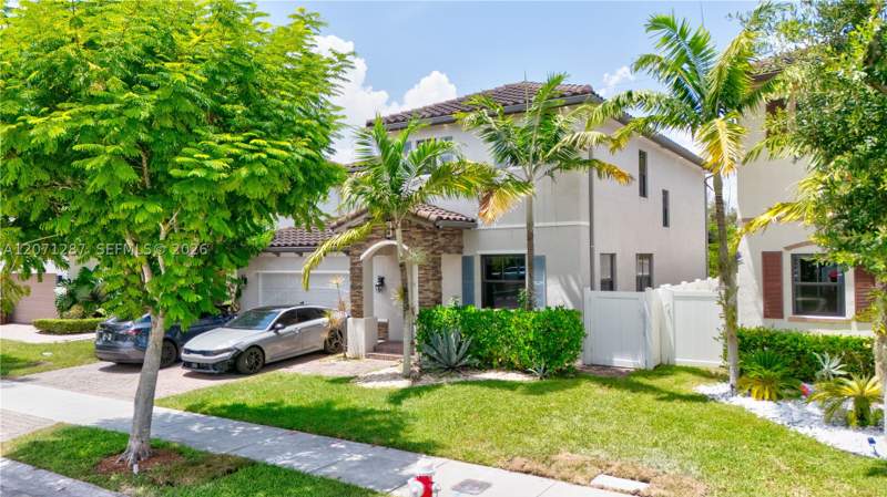 5 bedroom SingleFamilyResidence at 9400 W 35th Ln, Bonterra, Hialeah — photo 3