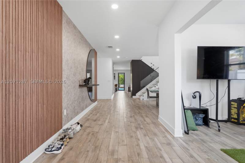 5 bedroom SingleFamilyResidence at 9400 W 35th Ln, Bonterra, Hialeah — photo 5