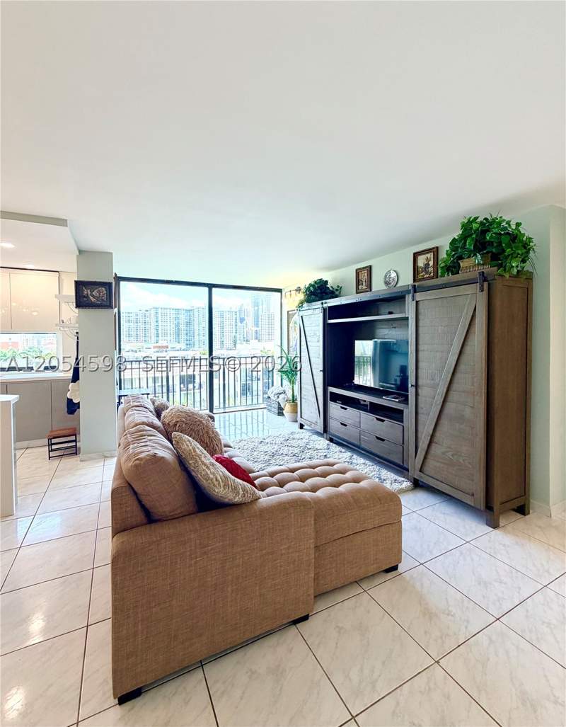 3 bedroom Condominium at 17021 N Bay Rd 802, Plaza Of Americas Condo P, Sunny Isles Beach — photo 2