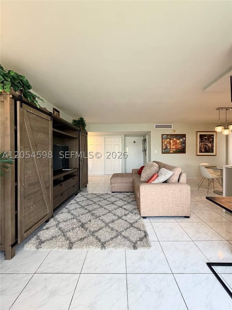 3 bedroom Condominium at 17021 N Bay Rd 802, Plaza Of Americas Condo P, Sunny Isles Beach — photo 4