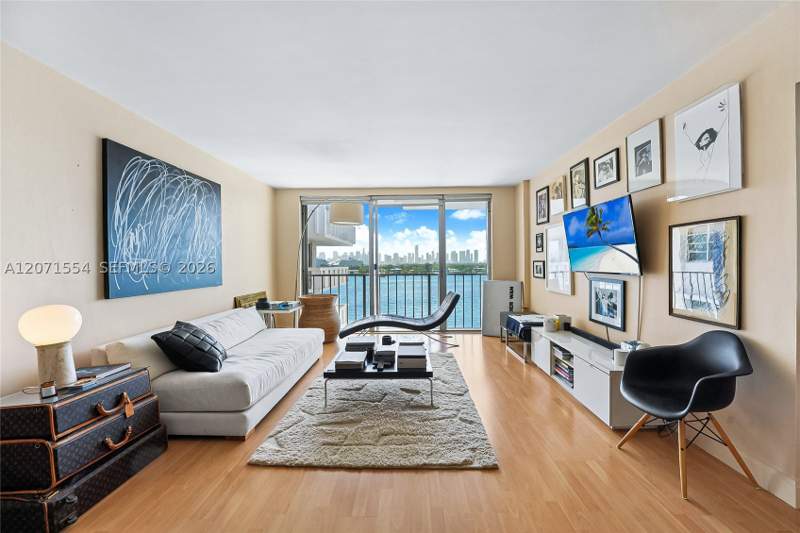 1 bedroom Condominium at 800 West Ave 917, South Bay Club Condo, Miami Beach — photo 2