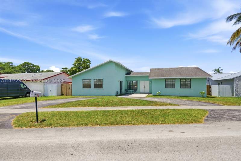3 bedroom SingleFamilyResidence at 16604 SW 104th Ct, Cantisano Sub, Miami — photo 2