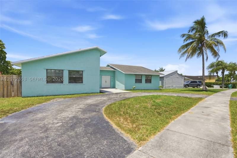 3 bedroom SingleFamilyResidence at 16604 SW 104th Ct, Cantisano Sub, Miami — photo 4