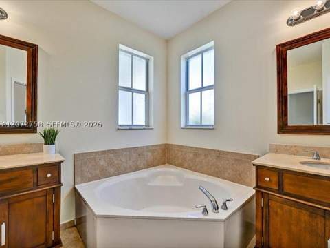 7490 NW 115th Ct, Doral FL - photo 14 of 36