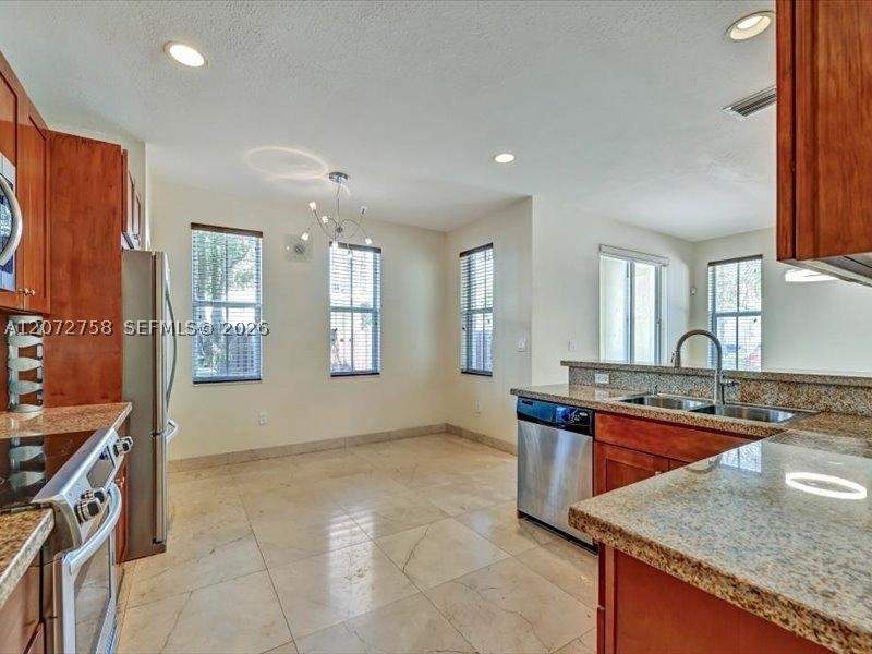 4 bedroom Townhouse at 7490 NW 115th Ct, Reserve At Doral West, Doral — photo 5