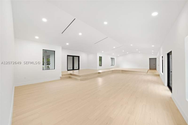 5 bedroom SingleFamilyResidence at 11901 SW 45th St, Bird Road Farmsites, Miami — photo 5