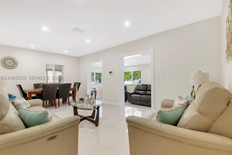 5 bedroom SingleFamilyResidence at 142 W 35th St, Bradley Heights, Hialeah — photo 2