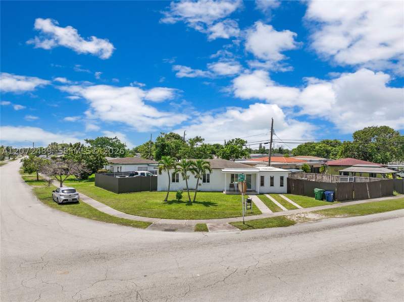 4 bedroom SingleFamilyResidence at 14800 Buchanan St, Richmond Heights, Miami — photo 2