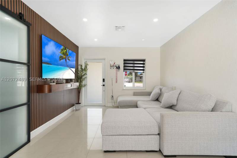 4 bedroom SingleFamilyResidence at 14800 Buchanan St, Richmond Heights, Miami — photo 3