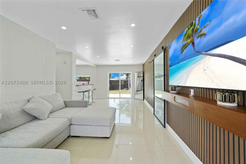 4 bedroom SingleFamilyResidence at 14800 Buchanan St, Richmond Heights, Miami — photo 4