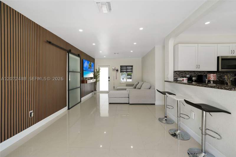 4 bedroom SingleFamilyResidence at 14800 Buchanan St, Richmond Heights, Miami — photo 5