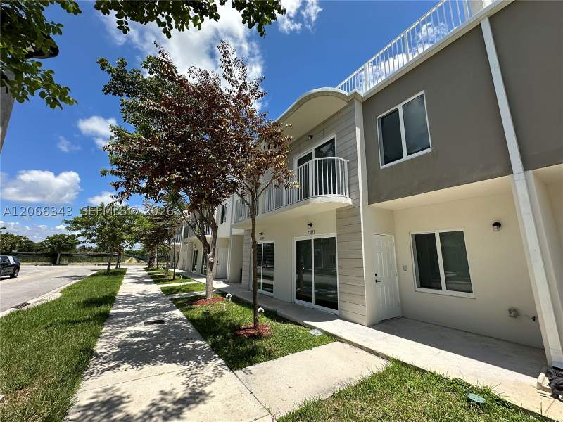 4 bedroom Townhouse at 25851 SW 144th Ct, Paradise One, Homestead — photo 3