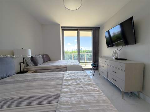 16385 Biscayne Blvd # 419, North Miami Beach FL - photo 6 of 19