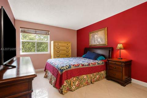 6276 NW 186th St 305, Hialeah FL - photo 8 of 20