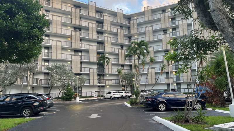 1 bedroom Condominium at 20500 W Country Club Dr 117, Biscaya III Condo, Aventura — photo 1