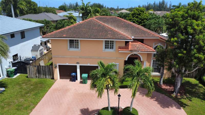 5 bedroom SingleFamilyResidence at 15867 SW 44th St, PARK LAKES BY THE MEADOWS, Miami — photo 1