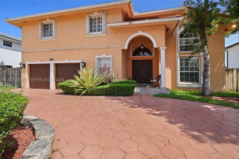 5 bedroom SingleFamilyResidence at 15867 SW 44th St, PARK LAKES BY THE MEADOWS, Miami — photo 2