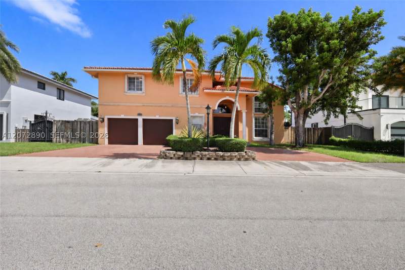 5 bedroom SingleFamilyResidence at 15867 SW 44th St, PARK LAKES BY THE MEADOWS, Miami — photo 4