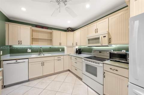 6815 Edgewater Dr 202, Coral Gables FL - photo 10 of 23