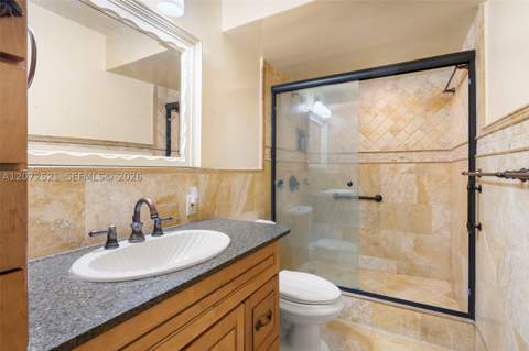 6815 Edgewater Dr 202, Coral Gables FL - photo 12 of 23