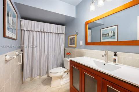 6815 Edgewater Dr 202, Coral Gables FL - photo 20 of 23