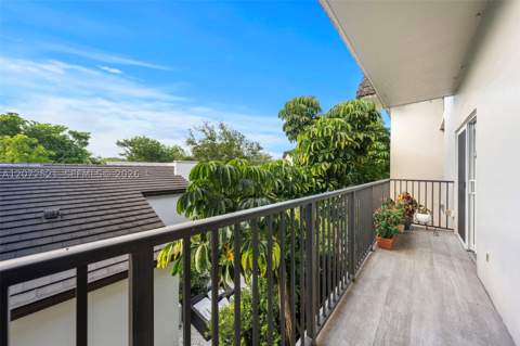 6815 Edgewater Dr 202, Coral Gables FL - photo 22 of 23