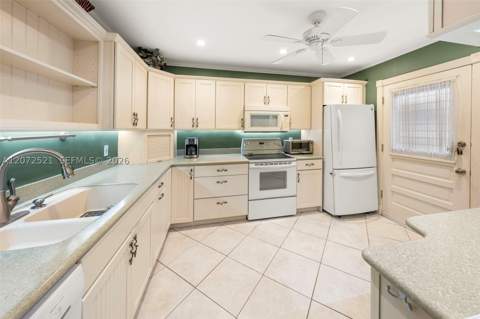 6815 Edgewater Dr 202, Coral Gables FL - photo 8 of 23
