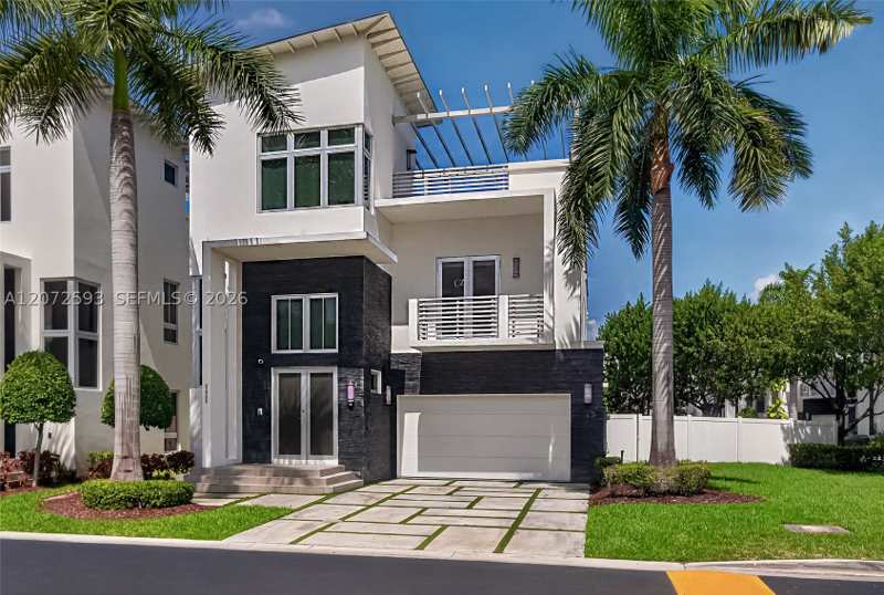 5 bedroom SingleFamilyResidence at 3460 NW 84th Ave, Oasis Park Square At Doral, Doral — photo 1