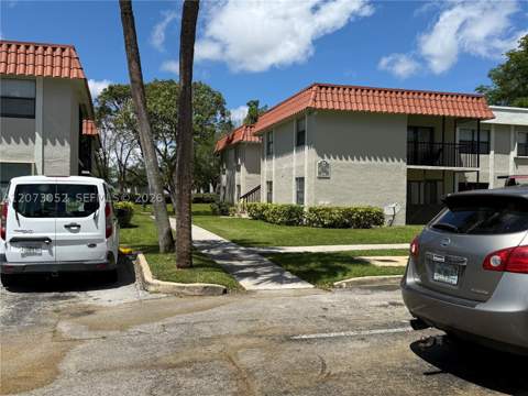 9716 Hammocks Blvd 101, Miami FL - photo 6 of 35