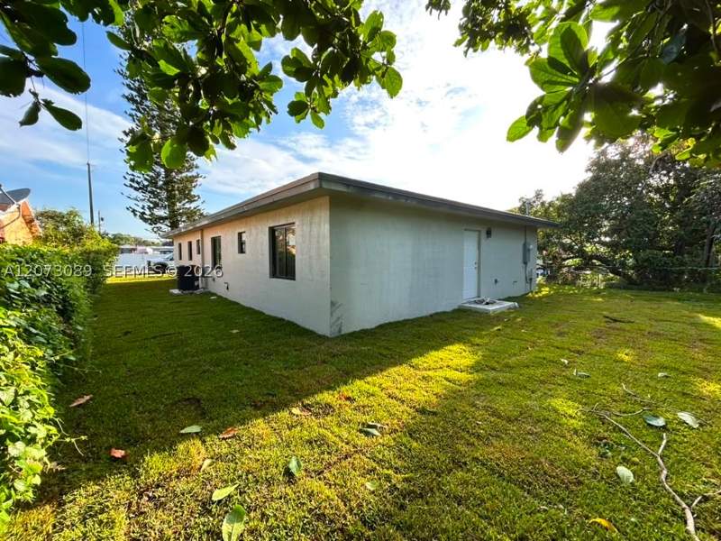 4 bedroom SingleFamilyResidence at 2950 NW 93 St, The Tropics Amd, Miami — photo 4