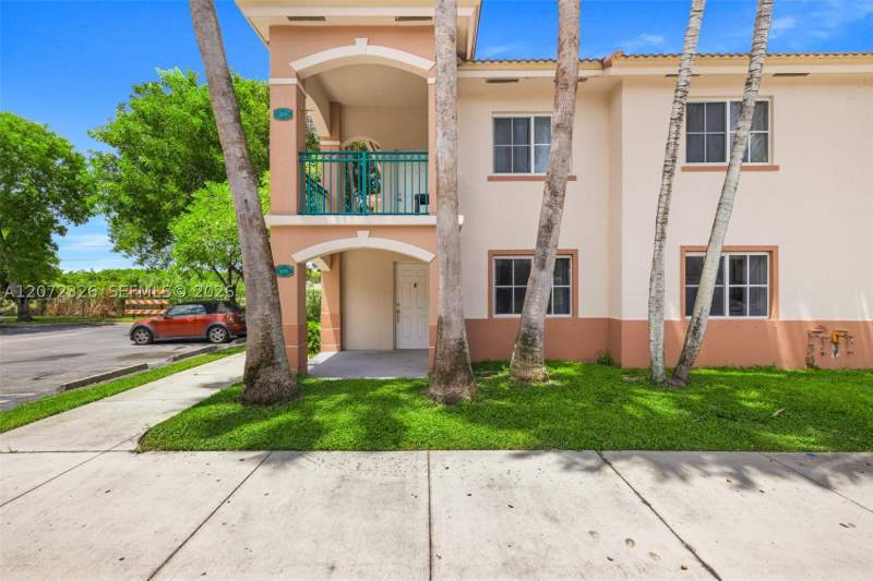 3 bedroom StockCooperative at 2930 SE 12th Rd 101-31, Venetia Gardens South Con, Homestead — photo 2