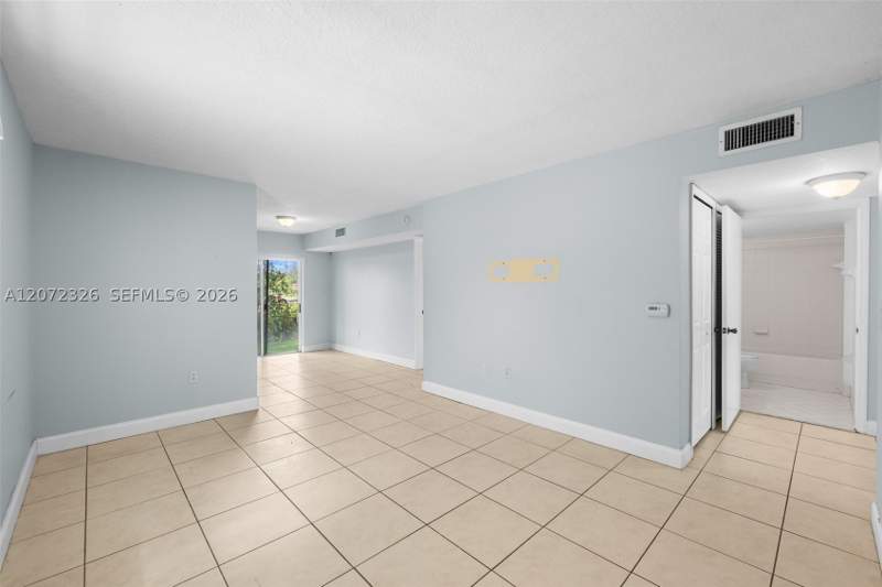 3 bedroom StockCooperative at 2930 SE 12th Rd 101-31, Venetia Gardens South Con, Homestead — photo 4