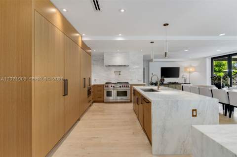795 Lakeview Dr, Miami Beach FL - photo 10 of 42