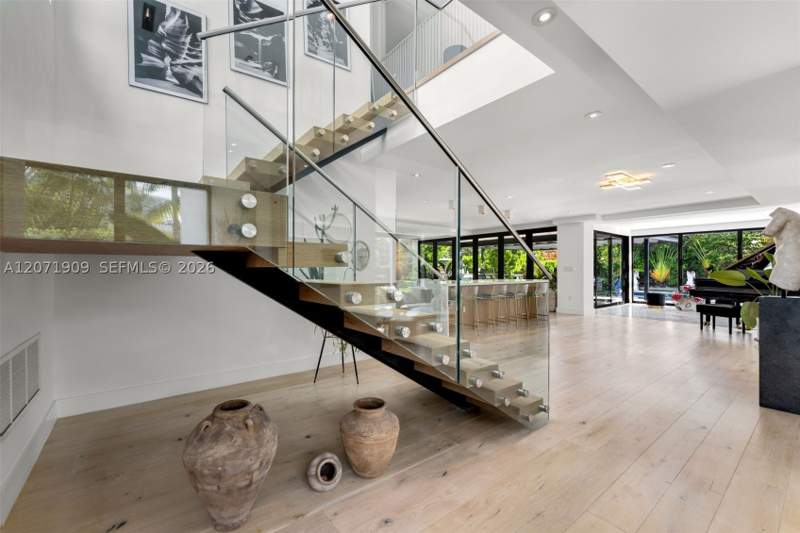 5 bedroom SingleFamilyResidence at 795 Lakeview Dr, Lake View Heights Sub, Miami Beach — photo 4