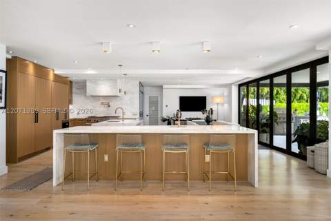 795 Lakeview Dr, Miami Beach FL - photo 7 of 42