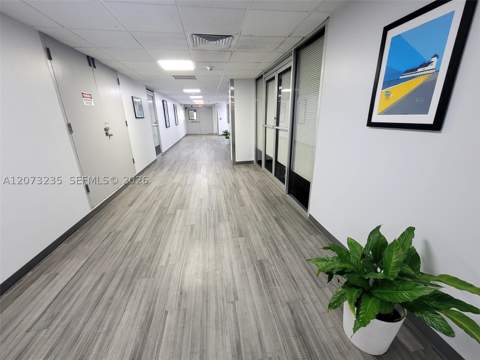 300 Bayview Dr 603, Sunny Isles Beach FL - photo 17 of 39